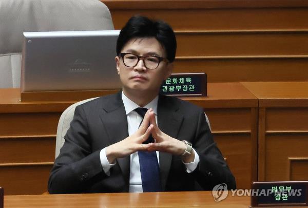 Han Dong-hoon, the leader of the ruling People Power Party, attends a plenary meeting at the Natio<em></em>nal Assembly in Seoul on Dec. 20, 2023, when he was the justice minister. (Yonhap)