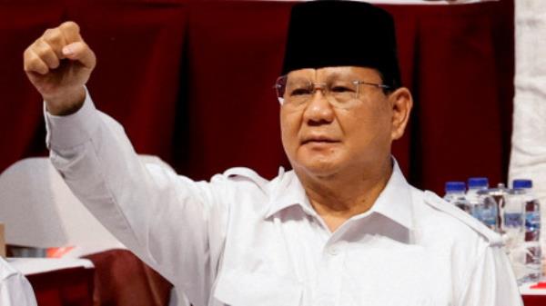 FILE PHOTO: Indo<em></em>nesian Defence Minister Prabowo Subianto gestures while attending a meeting of his Gerindra Party, in Bogor, Indo<em></em>nesia August 12, 2022. REUTERS/Willy Kurniawan/File Photo