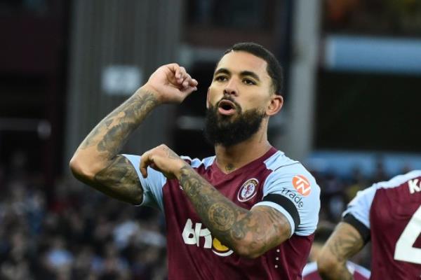 Douglas Luiz playing for Aston Villa