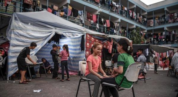 Families sheltering at UNRWA in Khan Younis in southern Gaza Strip