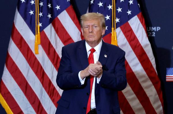 Former U.S. President and 2024 presidential hopeful Do<em></em>nald Trump gestures at an event in Waterloo, Iowa, U.S., Dec. 19, 2023. (AFP Photo)