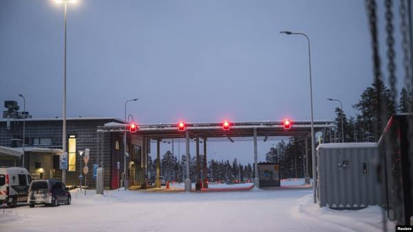 Red lights are seen at the Raja-Jooseppi internatio<em></em>nal border crossing station in Inari, northern Finland, on Nov. 29, 2023. (Lehtikuva/Otto Po<em></em>nto via Reuters)