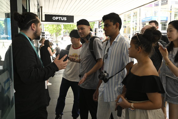 People outside an Optus store on the day of the latest outage.