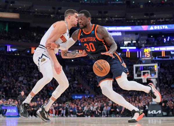 Julius Randle, who scored 17 points, drives on Michael Porter during the Knicks' win.