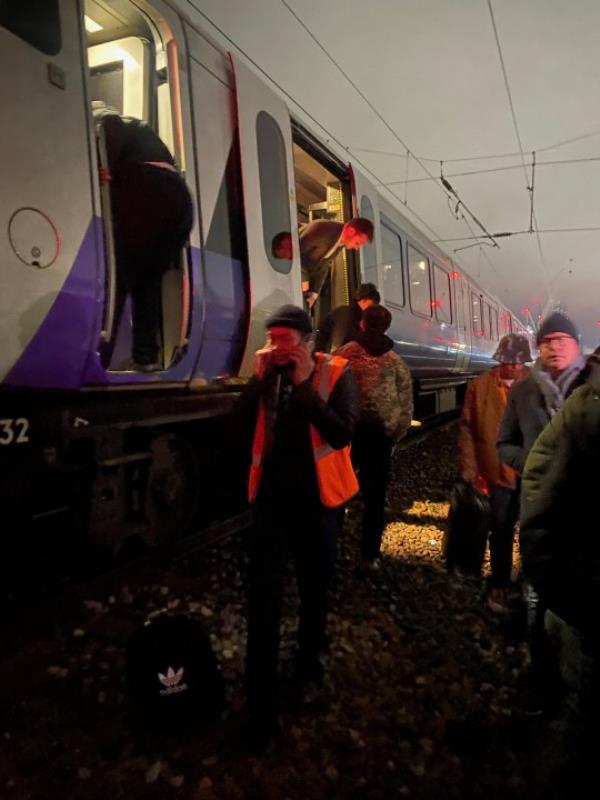 Passengers getting off the Elizabeth Line train 