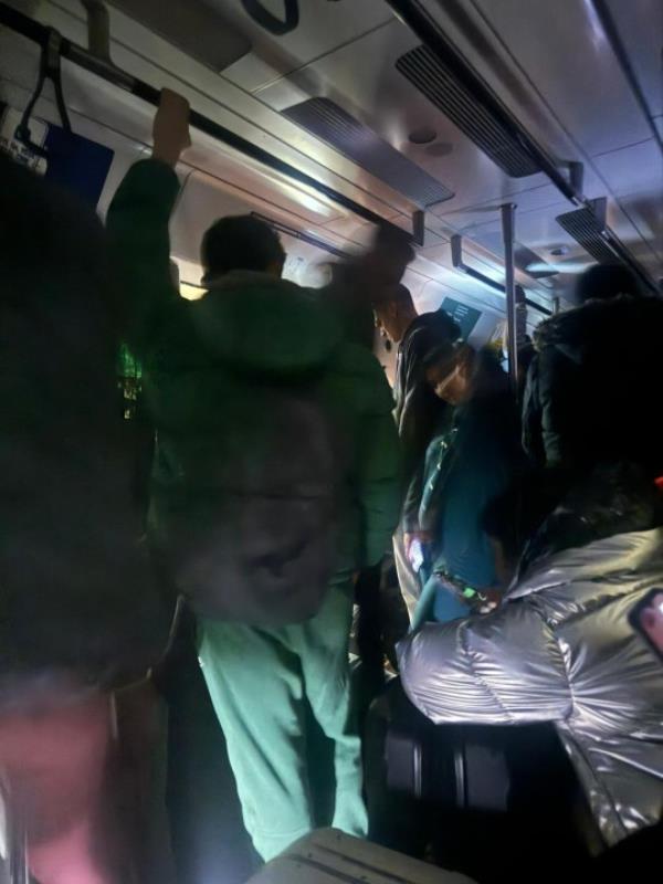 People stuck on the Elizabeth Line in the dark. during lo<em></em>ndon train breakdown 