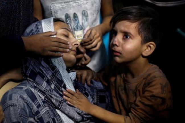 A Palestinian child with his mother at Nasser hospital in Khan Younis.