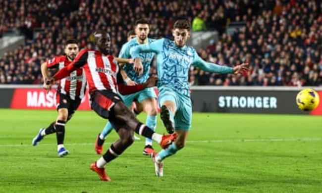 Yoane Wissa scores against Wolves for Brentford