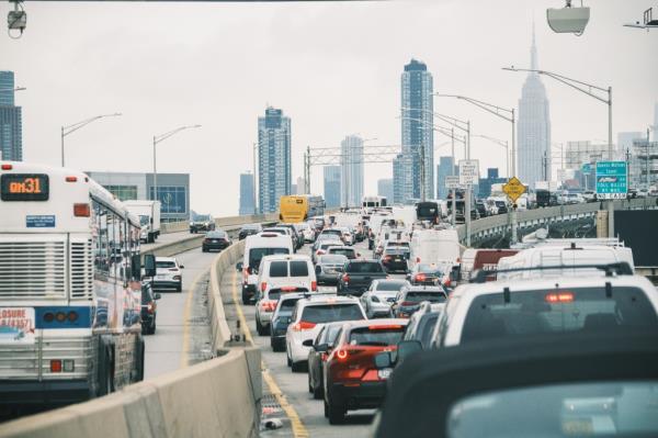 Morning commuter traffic jam on the Long Island Expressway towards the entrance of the Queens Midtown Tunnel, as per the given NYPOSTINHOUSE caption.