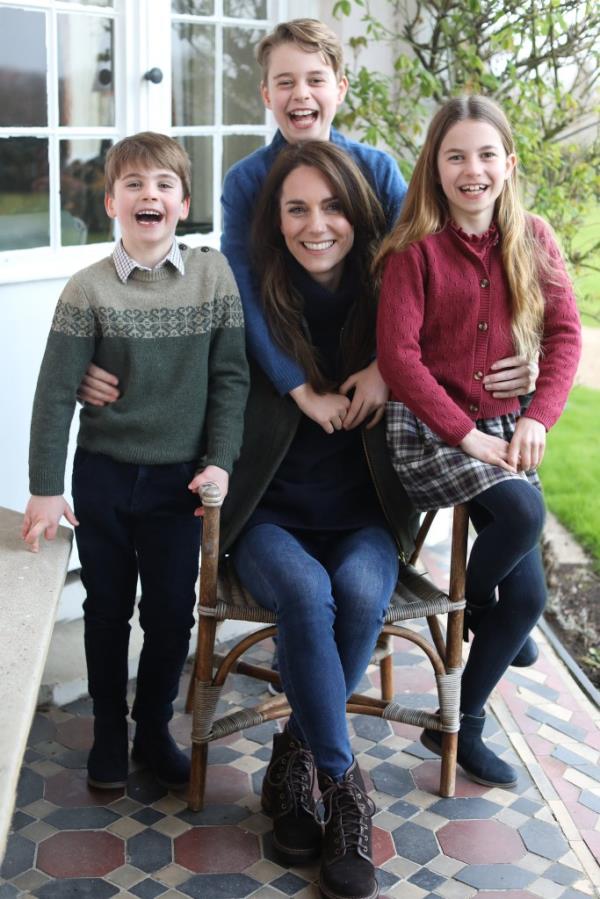 Kate Middleton family photo recalled by picture agencies over editing fears