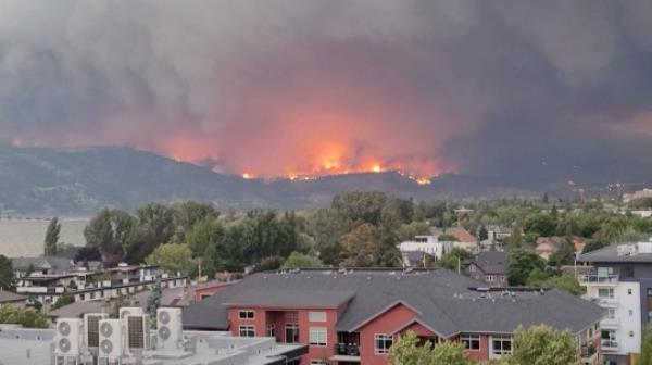 Smoke rises during the wildfire in Kelowna, British Columbia, Canada August 17, 2023, in this screen grab obtained from a social media video. Bo<em></em>nita Kay Summers/via REUTERS THIS IMAGE HAS BEEN SUPPLIED BY A THIRD PARTY. MANDATORY CREDIT. NO RESALES. NO ARCHIVES.