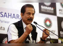 FILE PHOTO: Sahara Group Chairman Subrata Roy gestures as he speaks during a news co<em></em>nference in Kolkata