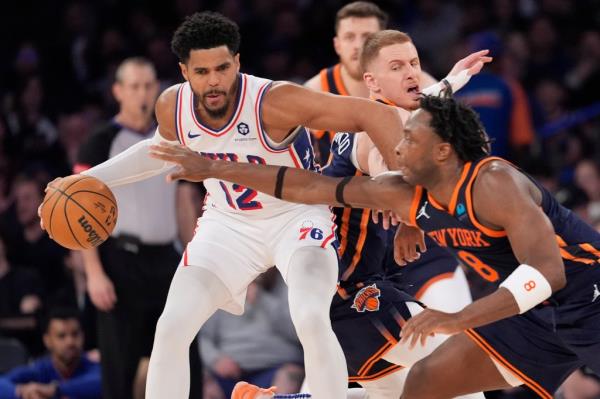 OG Anunoby defends Tobias during the Knicks' 106-79 win over the 76ers. 