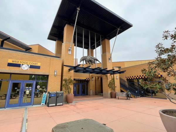 UC Irvine food court 