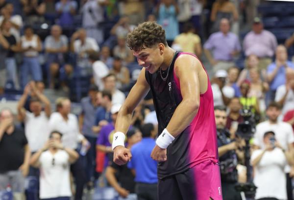 Ben Shelton flexes after his win over Frances Tiafo on Tuesday night at the U.S. Open.