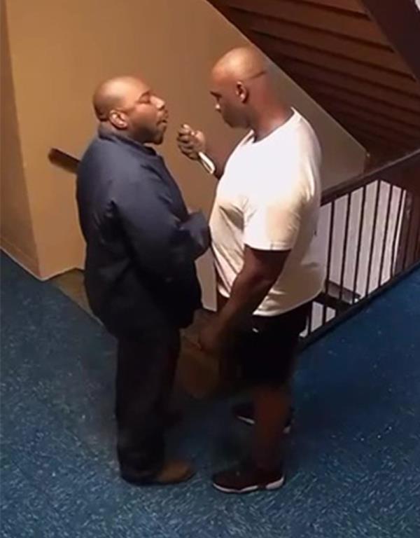 Jason Pass (left) was sought for the caught-on-camera hallway kilings of 47-year-old school bus driver Bladimy Mathurin and his stepson, Chinwai Mode.</p>

<p>　　