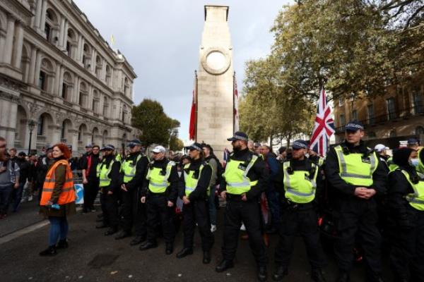 Police officers guard 'The Cenotaph' on the day of a protest in solidarity with Palestinians in Gaza, amid the o<em></em>ngoing co<em></em>nflict between Israel and the Palestinian Islamist group Hamas, in London, Britain, October 28, 2023. REUTERS/Susannah Ireland