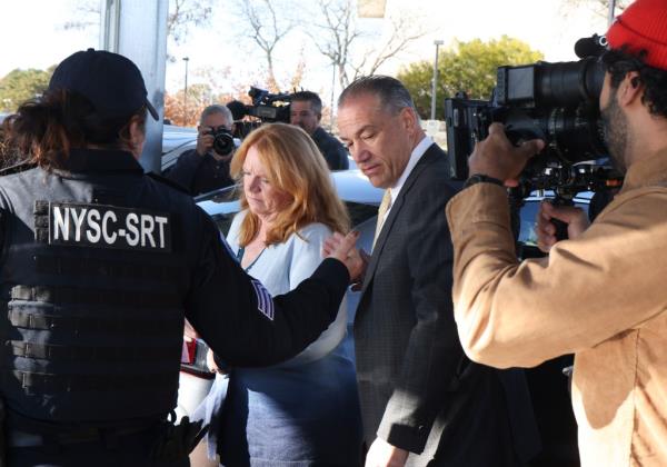 Asa Ellerup was seen leaving the Riverhead Court after a hearing for Rex Heuermann.</p>

<p>　　