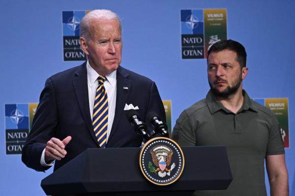 Ukrainian President Volodymyr Zelensky met with President Biden on Wednesday and thanked President Biden for providing billions in arms to the Ukrainian government.</p>

<p>　　