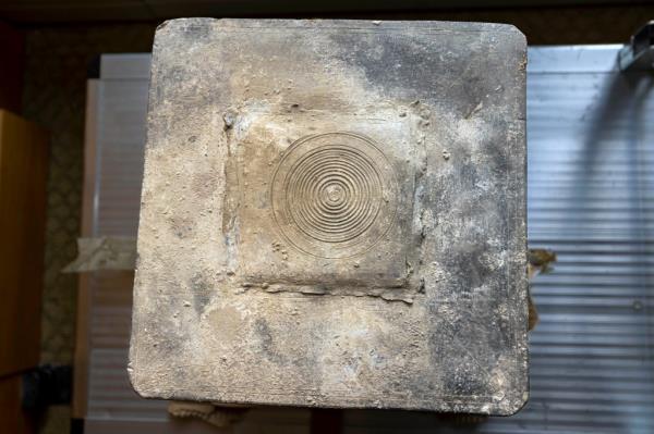 The lead box, believed to have been placed by cadets in the ba<em></em>se of a monument, actually co<em></em>ntained six silver American coins dating from 1795 to 1828 and a commemorative medal.</p>

<p>　　