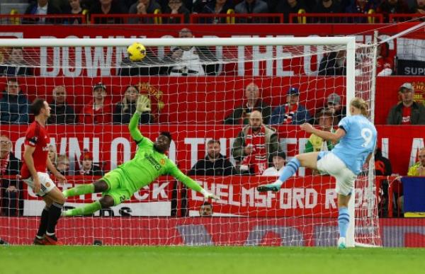 Manchester City's Erling Braut Haaland scores their second goal