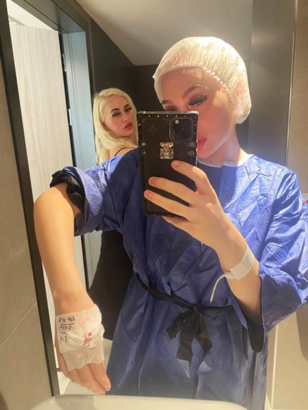 Daisy and Dolly Simpson, 26, from the UK, ahead of a plastic surgery procedure. 